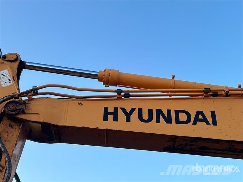 Hyundai 235LCR-9A Tracked Excavator Гусеничні екскаватори