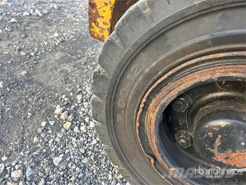 Hyundai 40L-7A 8030 lb Pneumatic Tire Forklift Autres Chariots élévateurs