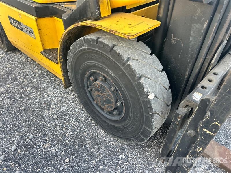 Hyundai 40L-7A 8030 lb Pneumatic Tire Forklift Autres Chariots élévateurs