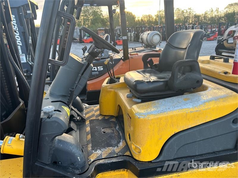 Hyundai 40L-7A 8030 lb Pneumatic Tire Forklift Autres Chariots élévateurs