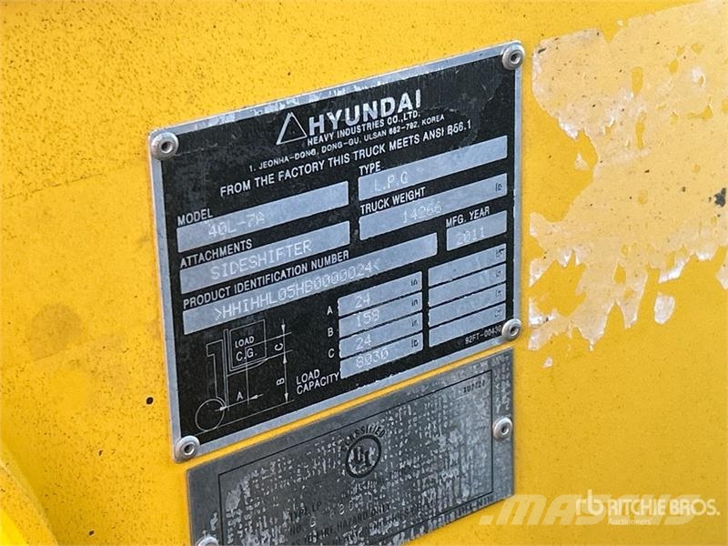 Hyundai 40L-7A 8030 lb Pneumatic Tire Forklift Autres Chariots élévateurs
