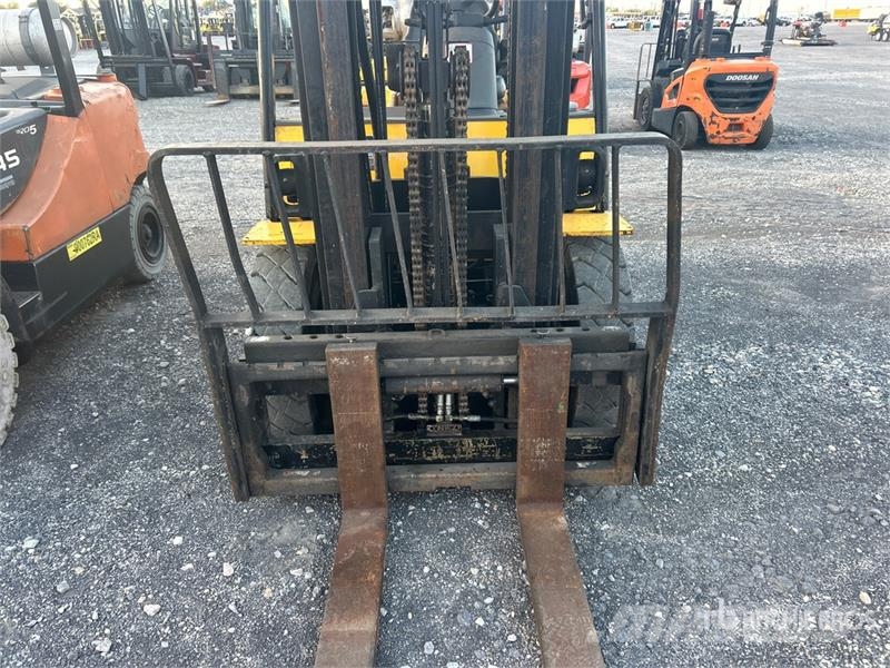 Hyundai 40L-7A 8030 lb Pneumatic Tire Forklift Autres Chariots élévateurs