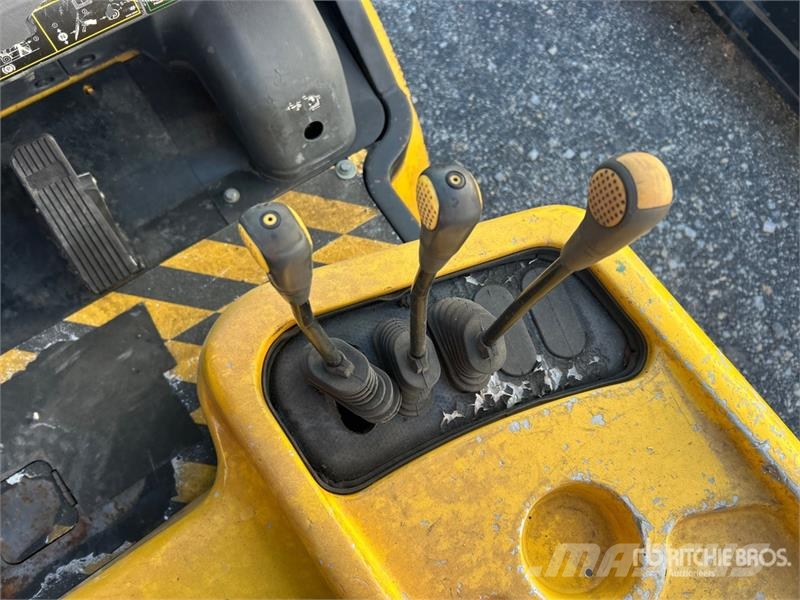 Hyundai 40L-7A 8030 lb Pneumatic Tire Forklift Autres Chariots élévateurs
