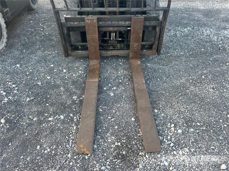 Hyundai 40L-7A 8030 lb Pneumatic Tire Forklift Autres Chariots élévateurs