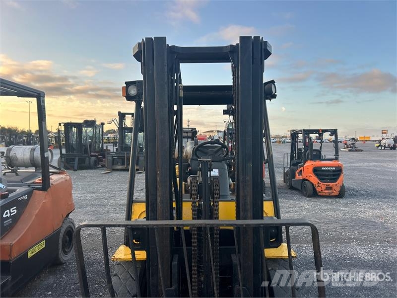 Hyundai 40L-7A 8030 lb Pneumatic Tire Forklift Autres Chariots élévateurs