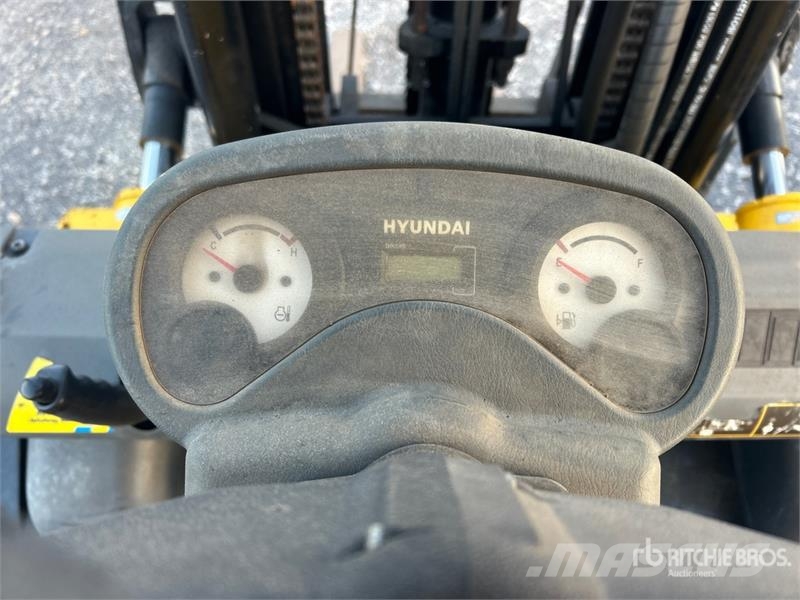 Hyundai 40L-7A 8030 lb Pneumatic Tire Forklift Autres Chariots élévateurs