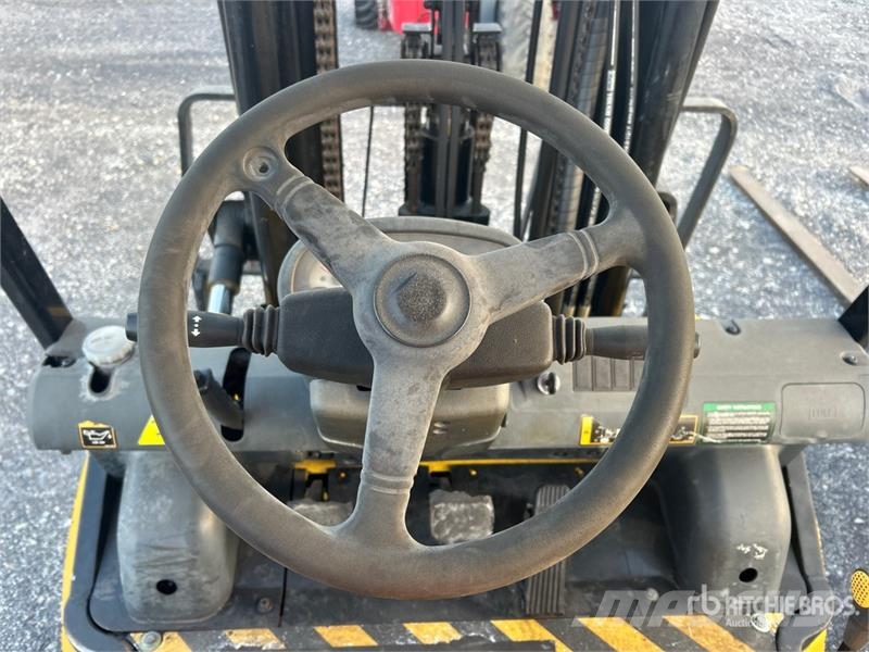 Hyundai 40L-7A 8030 lb Pneumatic Tire Forklift Autres Chariots élévateurs