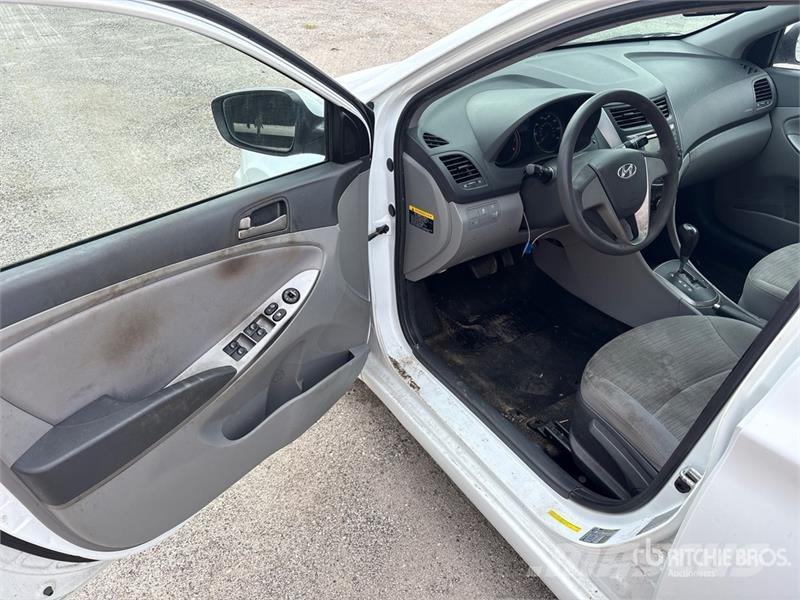 Hyundai Accent Automobile Carros