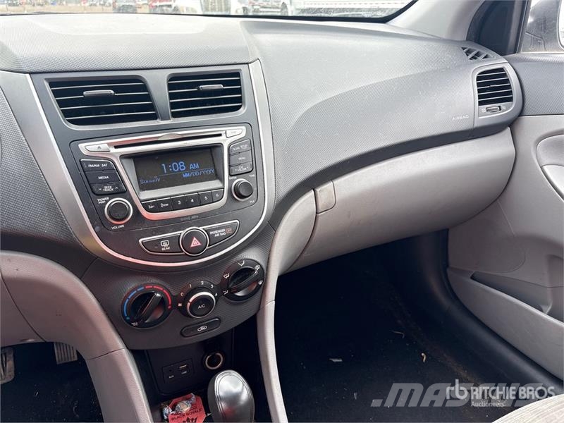 Hyundai Accent Automobile Carros
