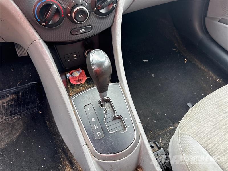 Hyundai Accent Automobile Carros