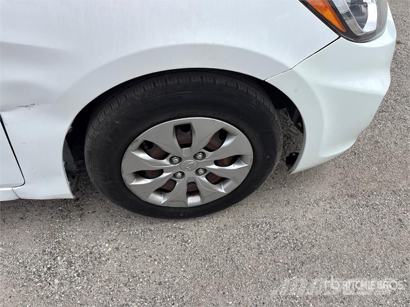 Hyundai Accent Automobile Carros