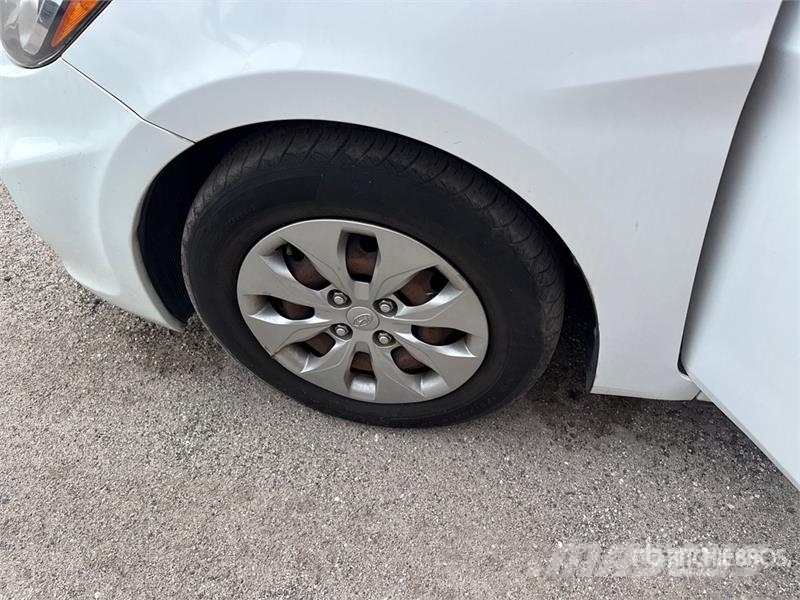 Hyundai Accent Automobile Carros