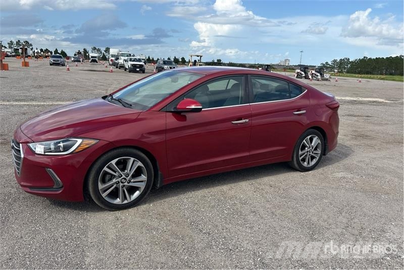 Hyundai Elantra Automobile Henkilöautot