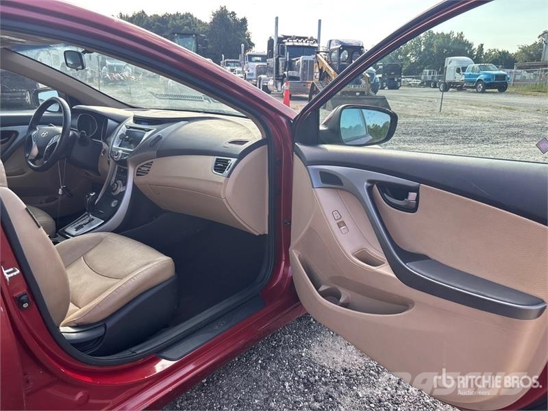 Hyundai Elantra Automobile Sõiduautod