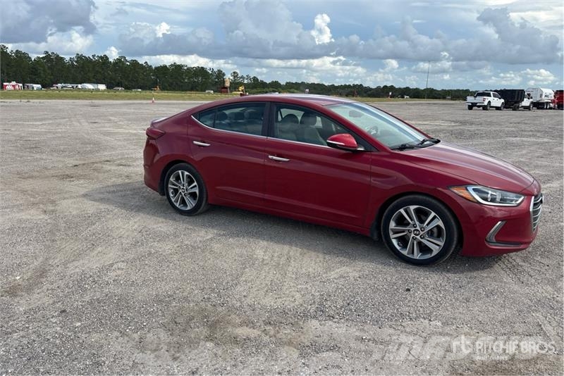 Hyundai Elantra Automobile Henkilöautot