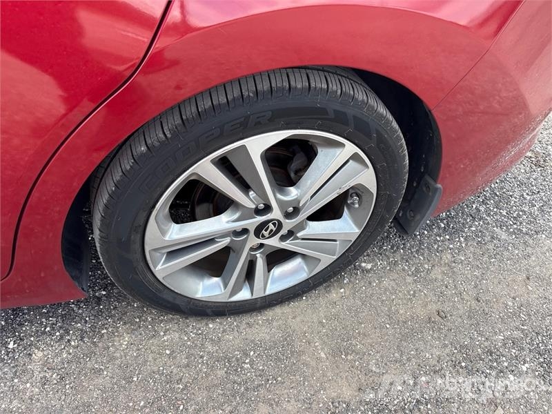 Hyundai Elantra Automobile Henkilöautot