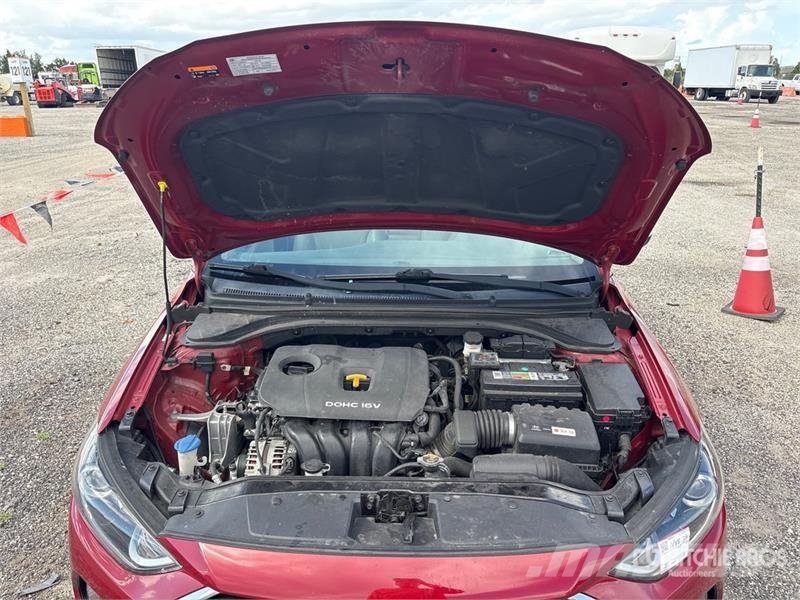 Hyundai Elantra Automobile Henkilöautot