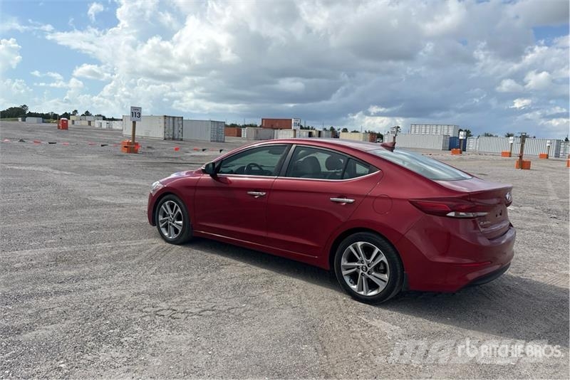 Hyundai Elantra Automobile Henkilöautot