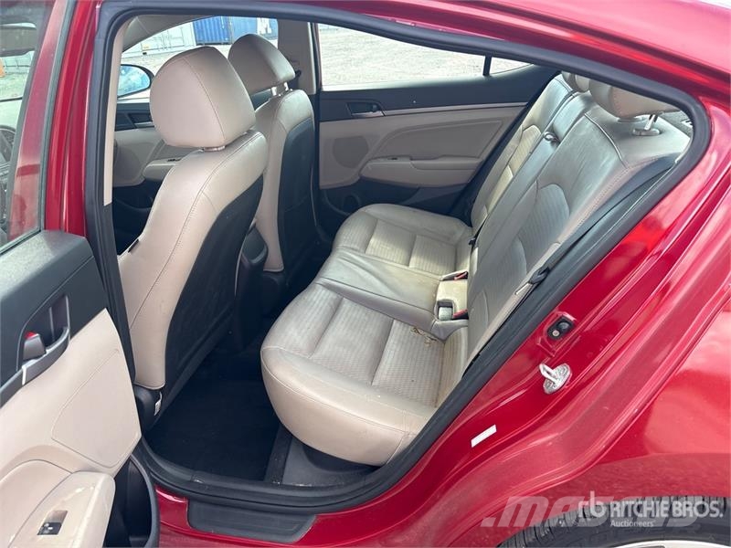 Hyundai Elantra Automobile Henkilöautot
