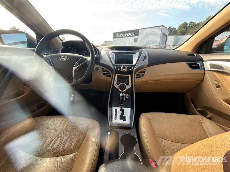 Hyundai Elantra Automobile Sõiduautod