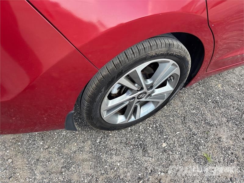 Hyundai Elantra Automobile Henkilöautot