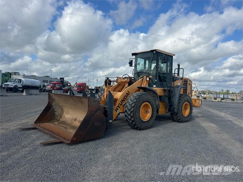 Hyundai HL757-9A Iekrāvēji uz riteņiem