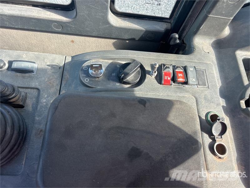 Hyundai HL757-9A Iekrāvēji uz riteņiem