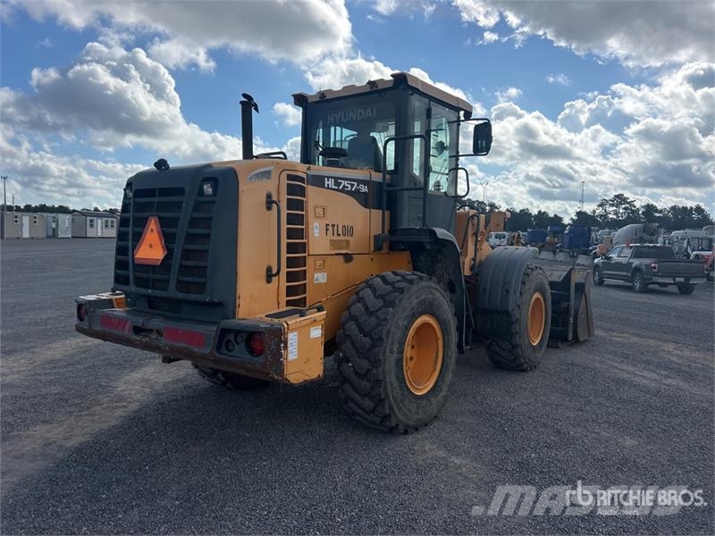 Hyundai HL757-9A Iekrāvēji uz riteņiem