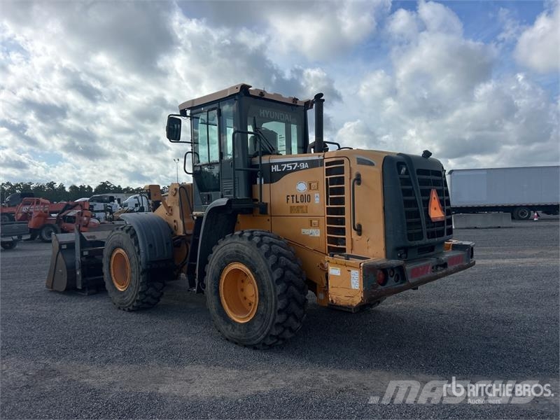 Hyundai HL757-9A Iekrāvēji uz riteņiem