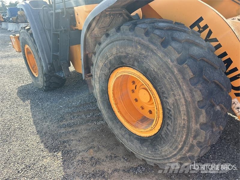 Hyundai HL757-9A Iekrāvēji uz riteņiem