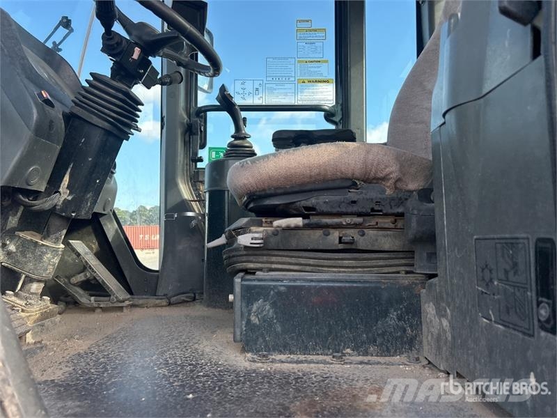 Hyundai HL757-9A Iekrāvēji uz riteņiem