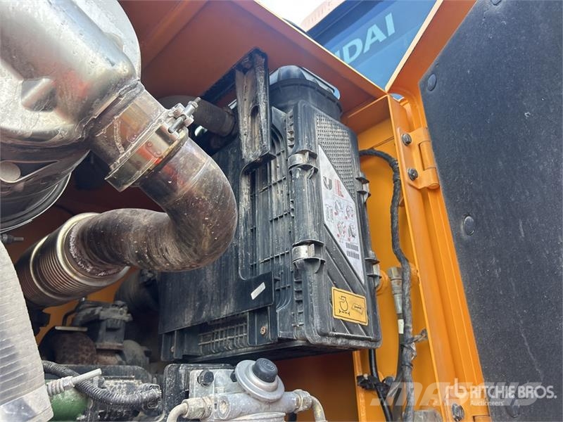 Hyundai HL757-9A Iekrāvēji uz riteņiem