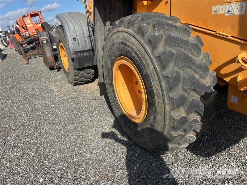 Hyundai HL757-9A Iekrāvēji uz riteņiem