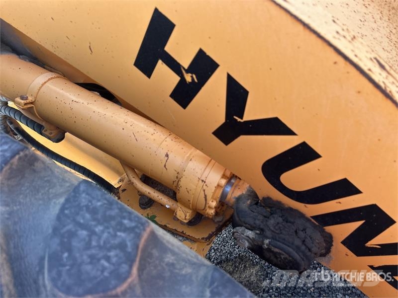 Hyundai HL757-9A Iekrāvēji uz riteņiem