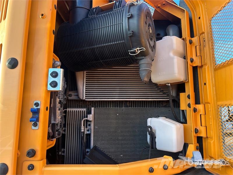 Hyundai HX235A LCR Tracked Excavator Bagri goseničarji