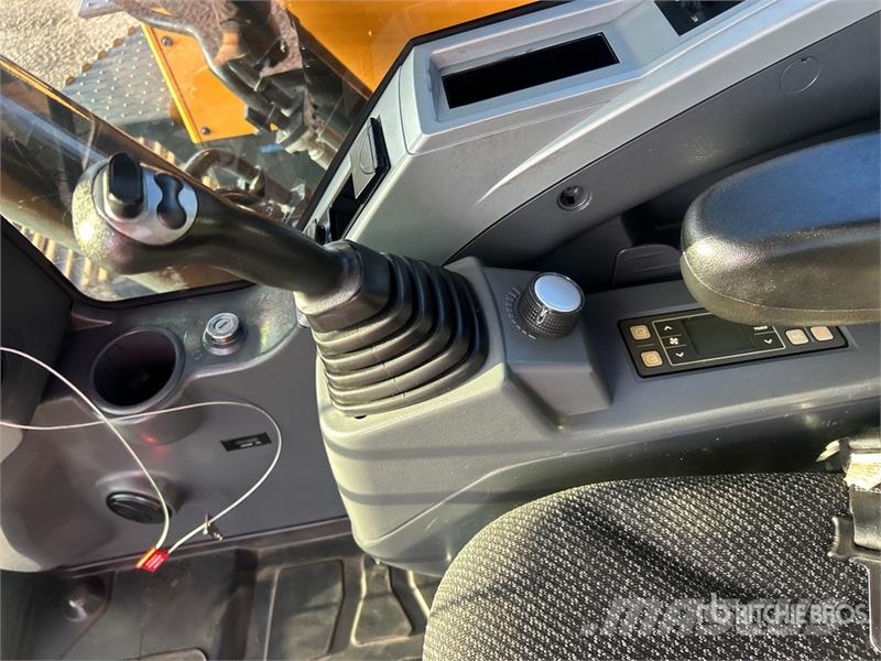 Hyundai HX235A LCR Tracked Excavator Bagri goseničarji