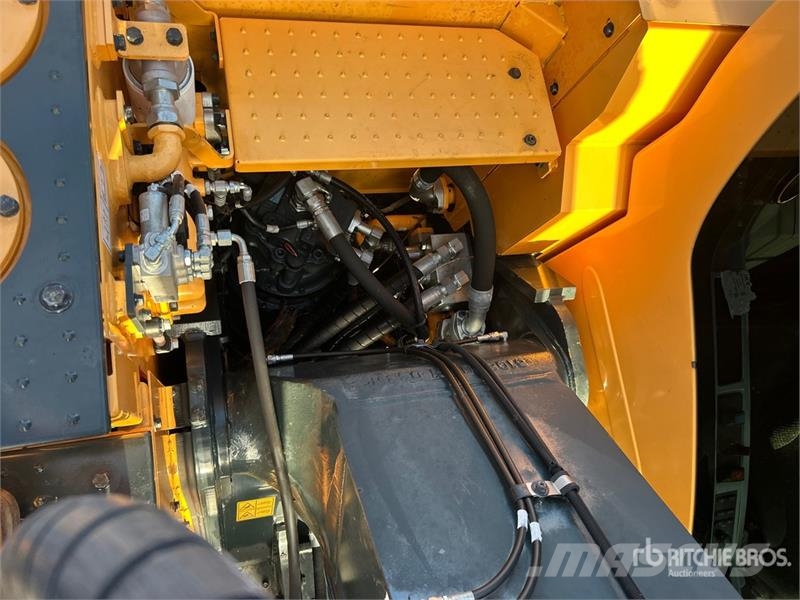 Hyundai HX235A LCR Tracked Excavator Bagri goseničarji