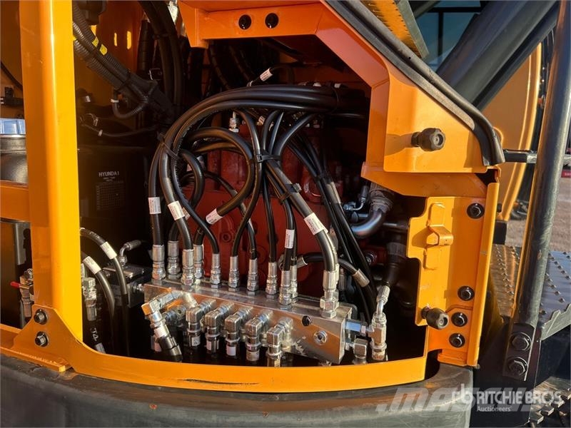 Hyundai HX235A LCR Tracked Excavator Bagri goseničarji
