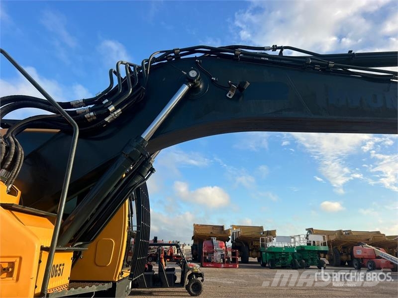 Hyundai HX235A LCR Tracked Excavator Bagri goseničarji