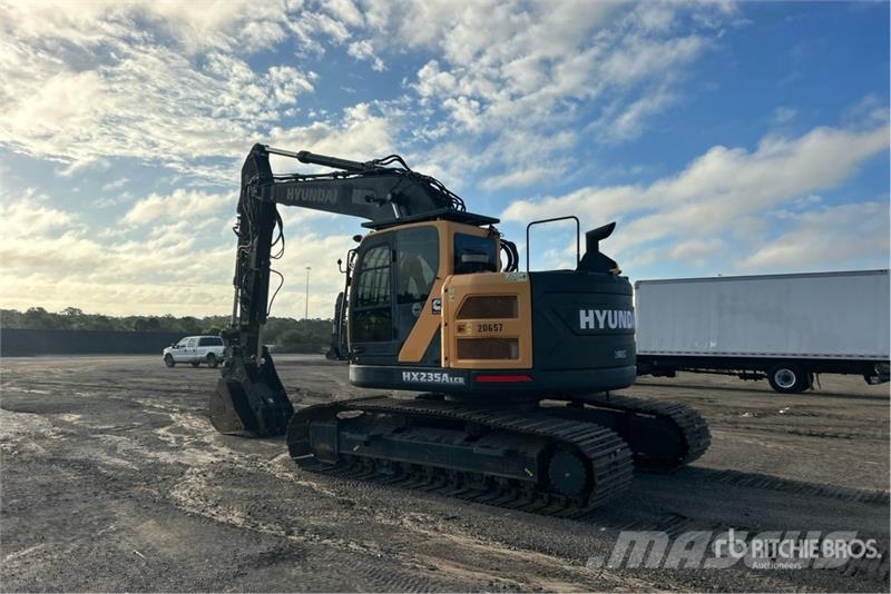 Hyundai HX235A LCR Tracked Excavator Bagri goseničarji