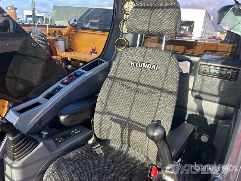 Hyundai HX235A LCR Tracked Excavator Bagri goseničarji