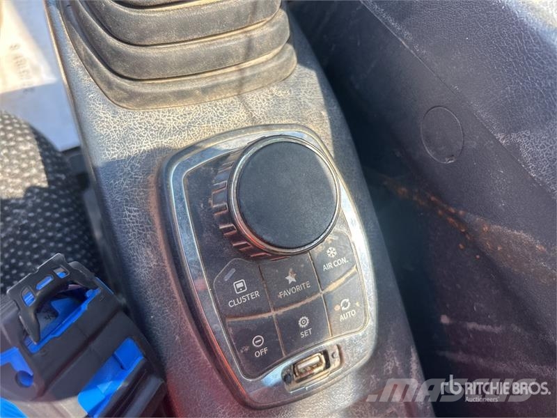 Hyundai HX480A L Bageri guseničari