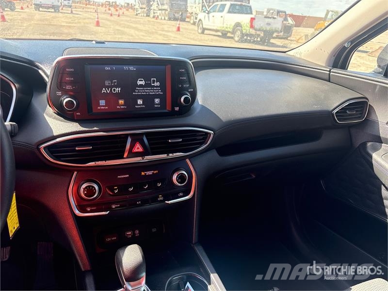 Hyundai Santa Fe AWD SUV 汽車