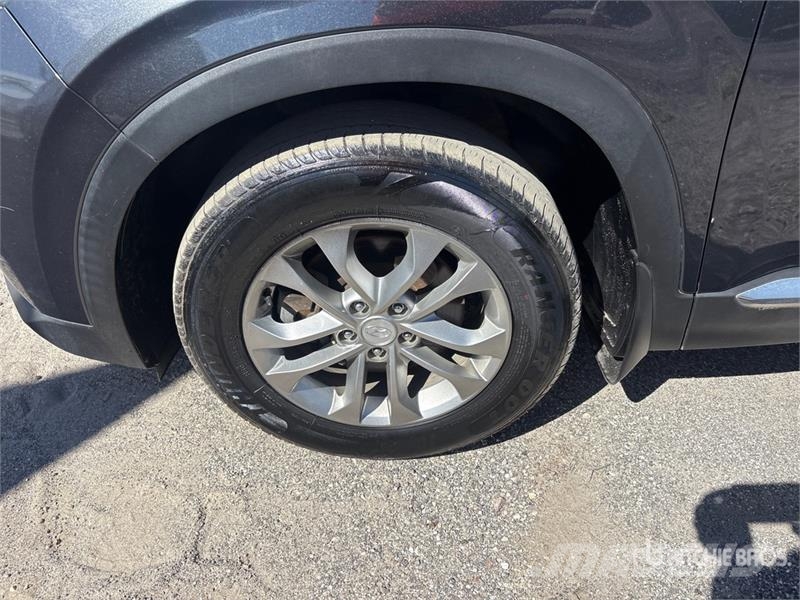 Hyundai Santa Fe AWD SUV 汽車