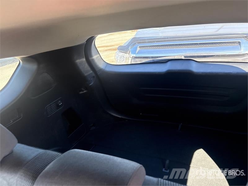 Hyundai Santa Fe AWD SUV 汽車