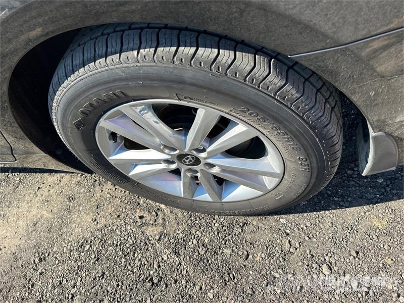 Hyundai Sonata SE Automobile Avtomobili