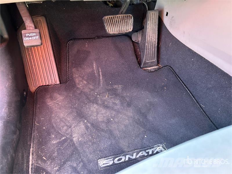 Hyundai Sonata SE Automobile Avtomobili