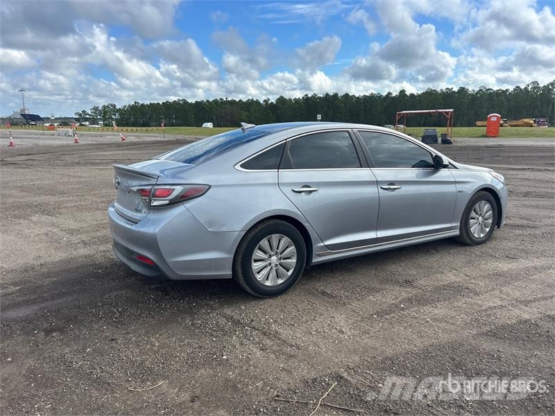 Hyundai Sonata SE Hybrid Automobile Avtomobili