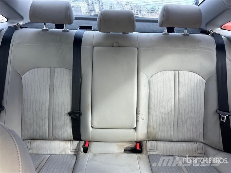 Hyundai Sonata SE Hybrid Automobile Avtomobili