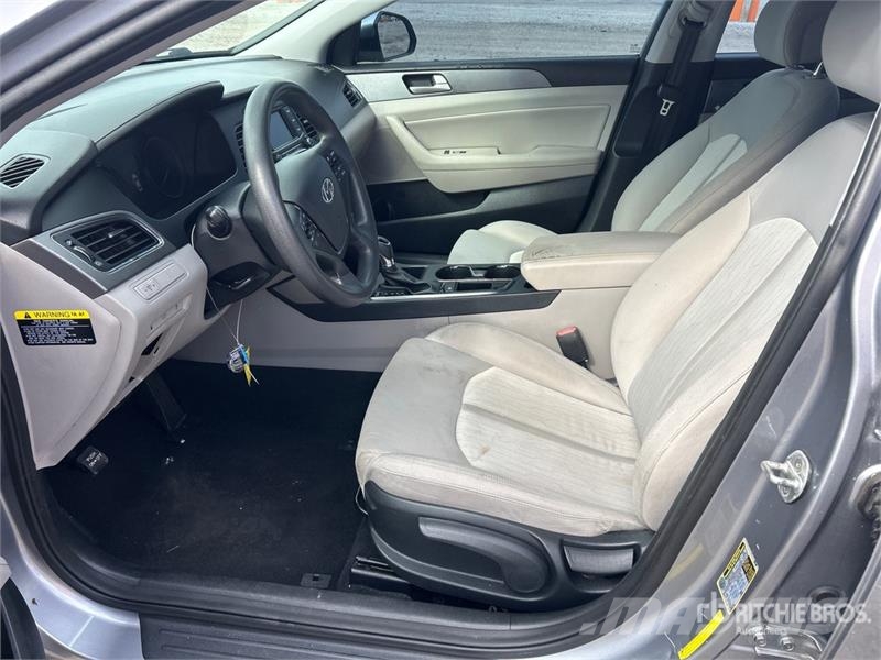 Hyundai Sonata SE Hybrid Automobile Avtomobili